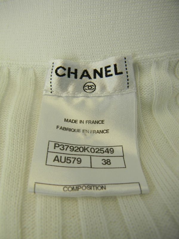 35 198 CHANEL Long Ribbed White Cardigan Lion Buttons Sz 38 Pristine 